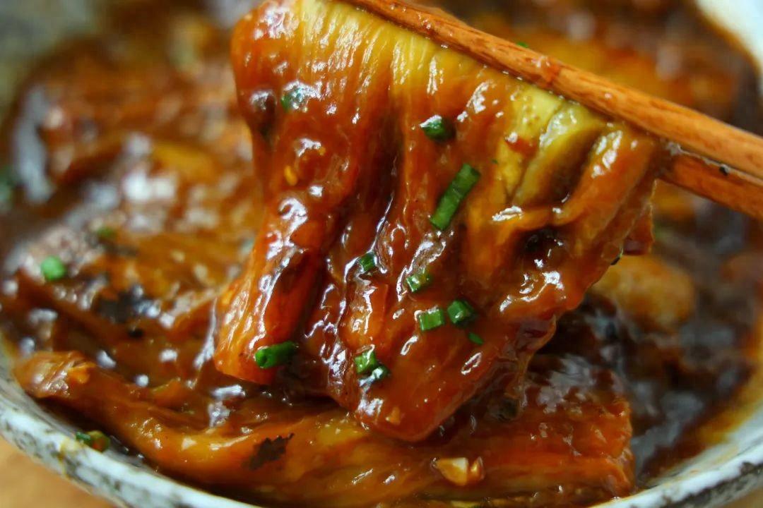 夏天茄子最火的做法!不炒不油炸,一蒸一煎,出锅2碗米饭不够吃