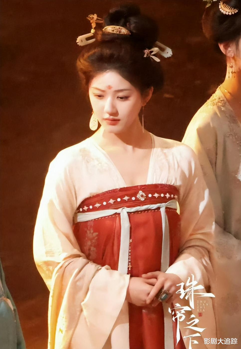 曝赵露思新剧《月落花都》!女主聪明坚韧谈复国,男主是逆天创世神