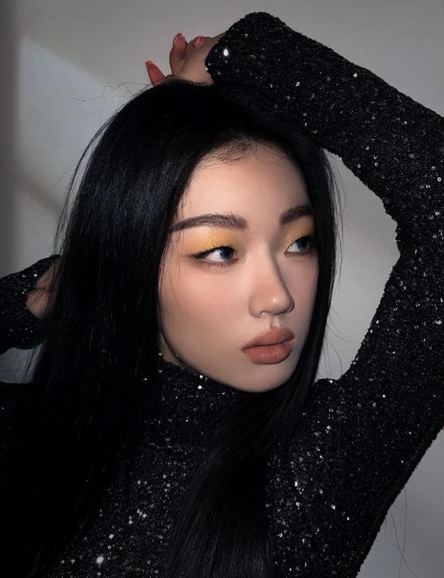 事实证明,应验了李健4年前预言的单依纯,已经走上了另一条大道