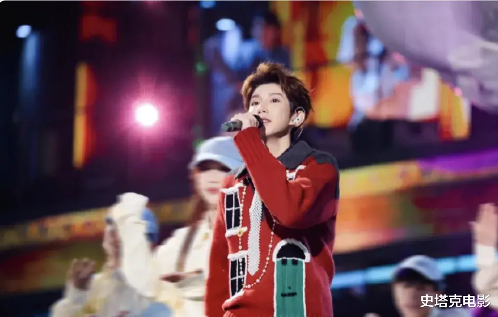 湖南跨年成“照妖镜”:假唱不断,忘拿话筒!王源被质疑,孟子义被夸