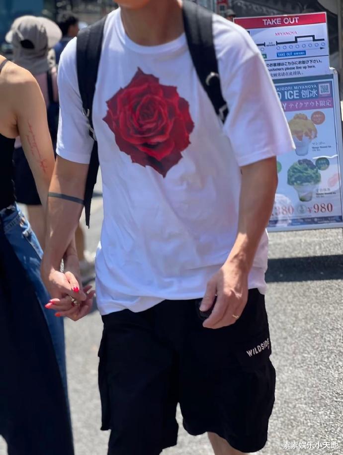 郑秀文许志安日本街头十指紧扣,夫妻情比金坚很恩爱