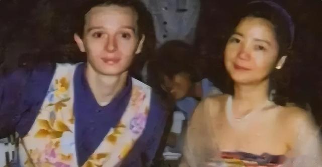 邓丽君遗体之谜:脖子9处针孔,遗体遍布红斑,男友不许解剖