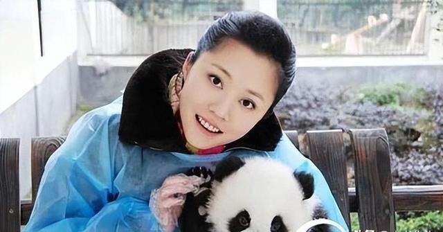 她是央视的“寒酸”主持人，22年兢兢业业，却仍要分期贷款买车