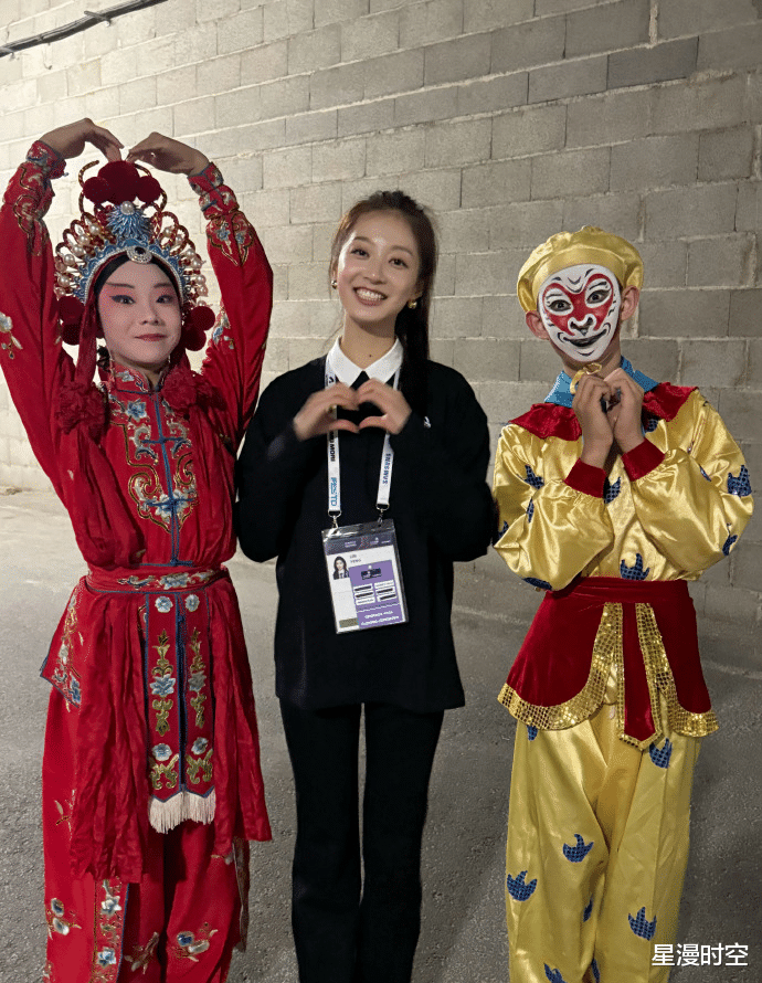 被冯琳惊艳到了!现场播报世界技能大赛,扎高马尾,青春洋溢