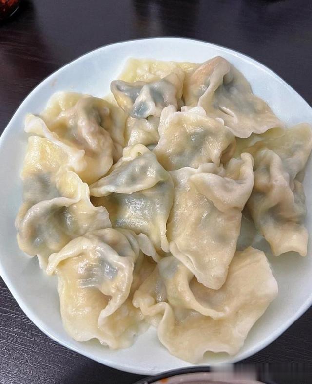 头伏吃饺子，白菜芹菜靠边站，这个馅最好，清热下火全家都爱吃