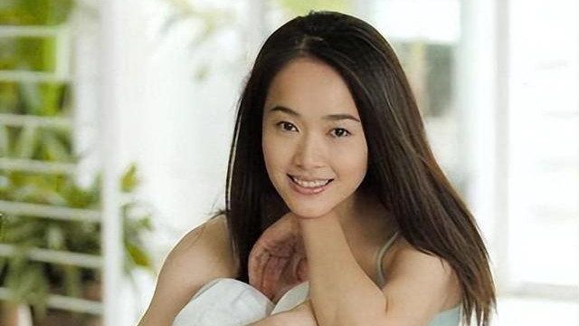 她曾是体操冠军，16岁被姜文带进娱乐圈，风流成性绯闻多如雪花