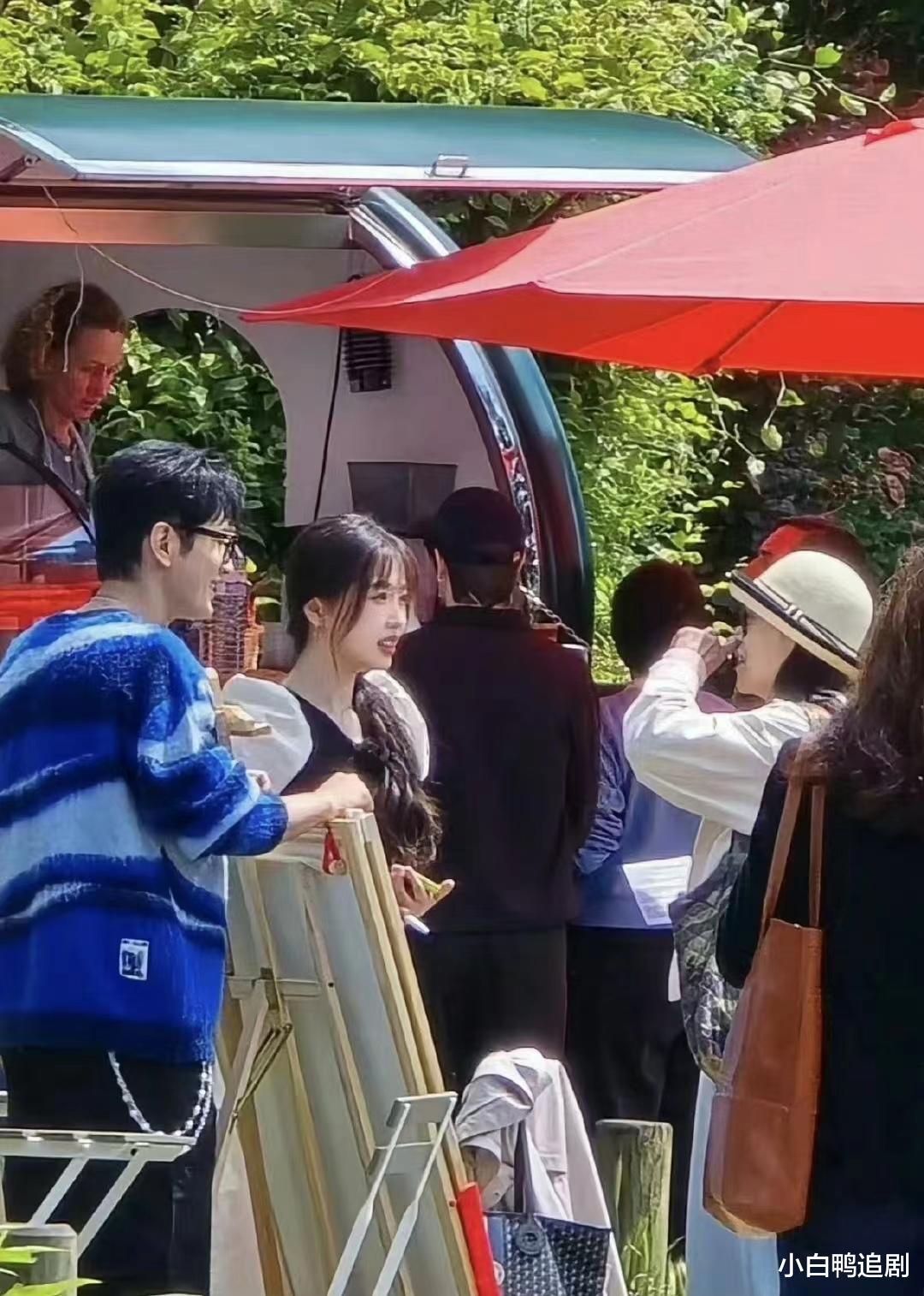 黄晓明新造型翻车!戴假头套,大热天穿毛衣,8年炒不出一个菜!