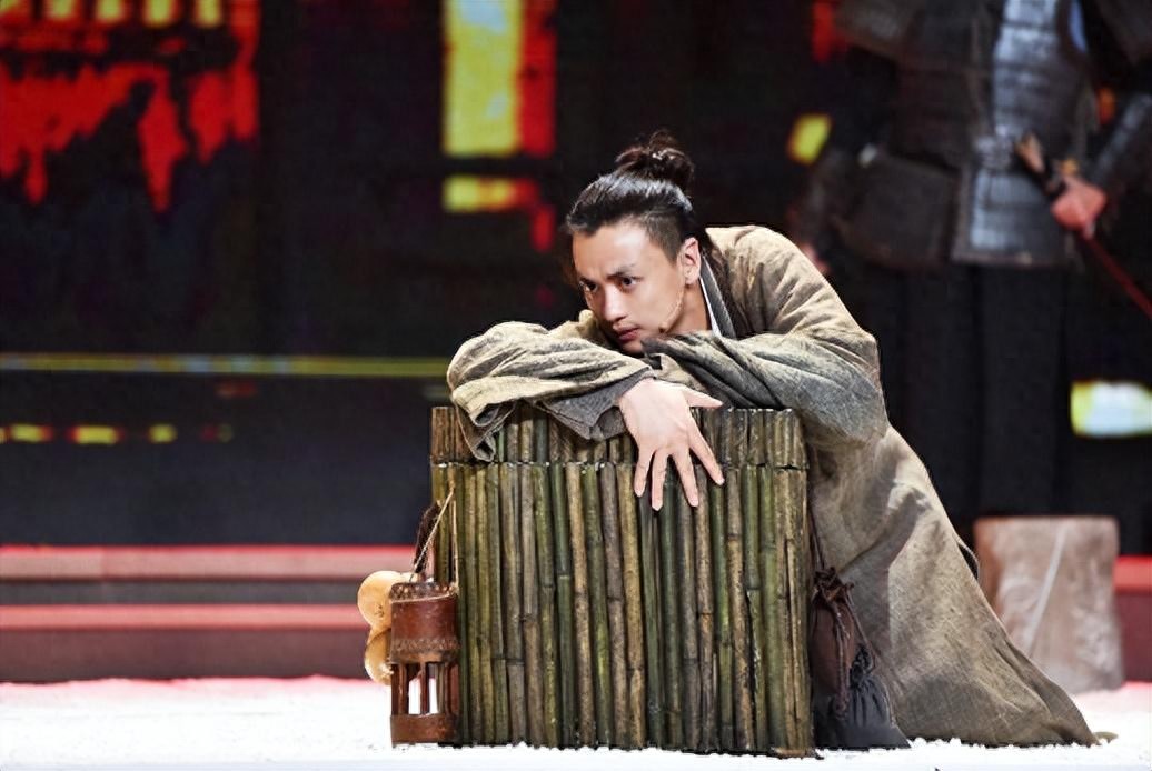 周一围为何突然不“红”了看看他干过的事，便不足为奇了！