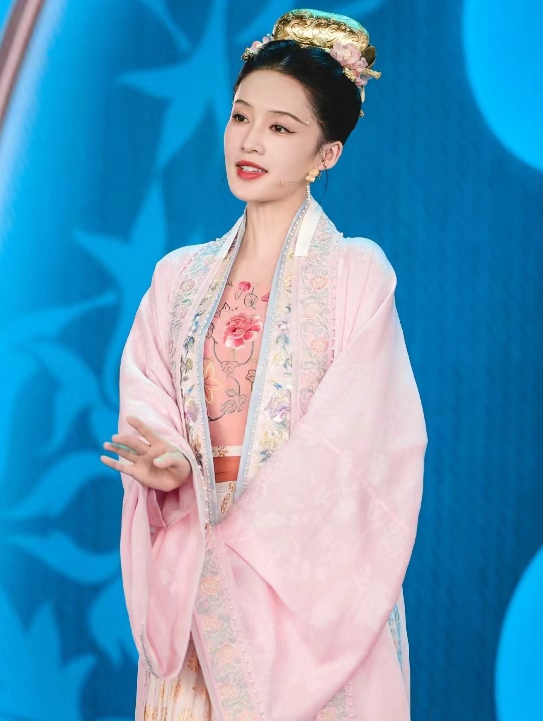 同样是演“村妇”，36岁赵丽颖和33岁李沁与45岁章子怡对比，差异明显