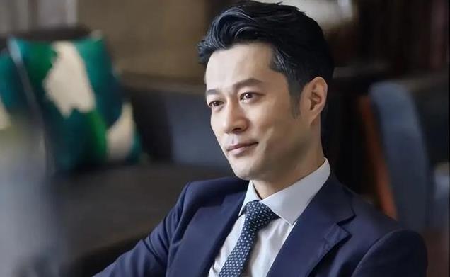 他52岁未婚,有北京户口却为母亲定居青岛,出道20年零绯闻