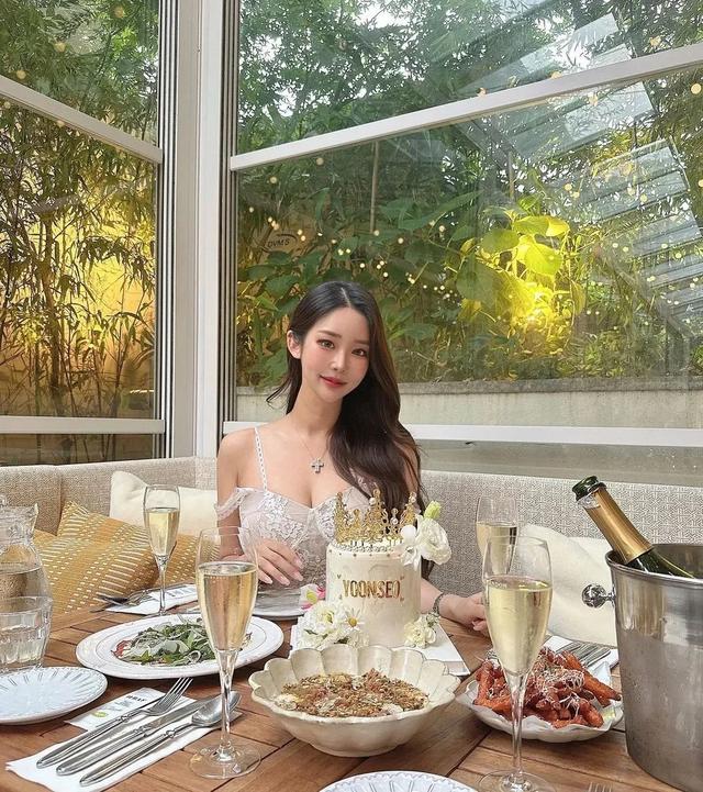 顶级模特!一米2大长腿,完美腰臀比,好润!