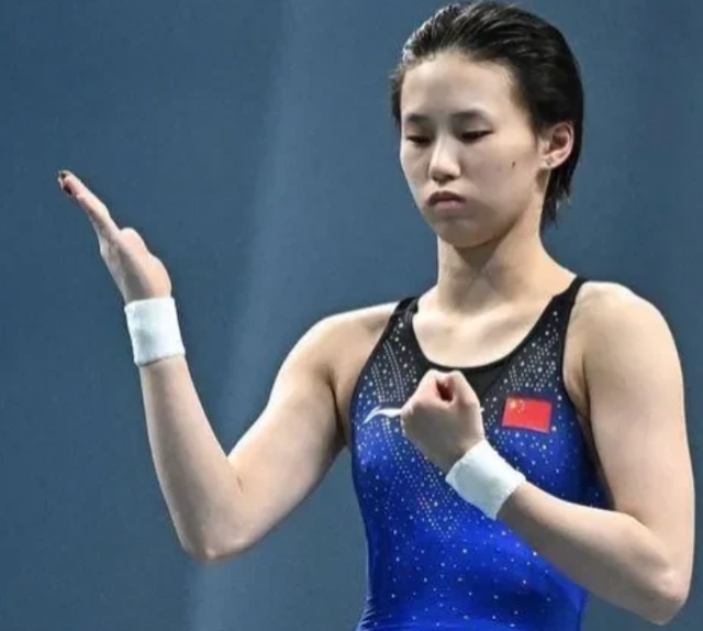 陳芋汐|多才多藝的陳芋汐，主持跨年晚會好漂亮的服飾