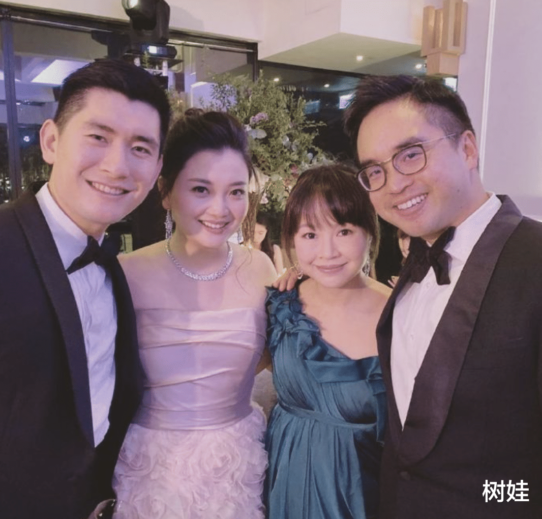 30岁百亿名媛李嘉颖怀三胎，挺孕肚露脸气质优雅，第三胎仍是儿子