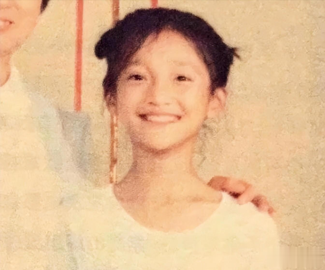 周迅十七岁时,潘鸿海给她画了26幅“人体画”现在一幅价值千万
