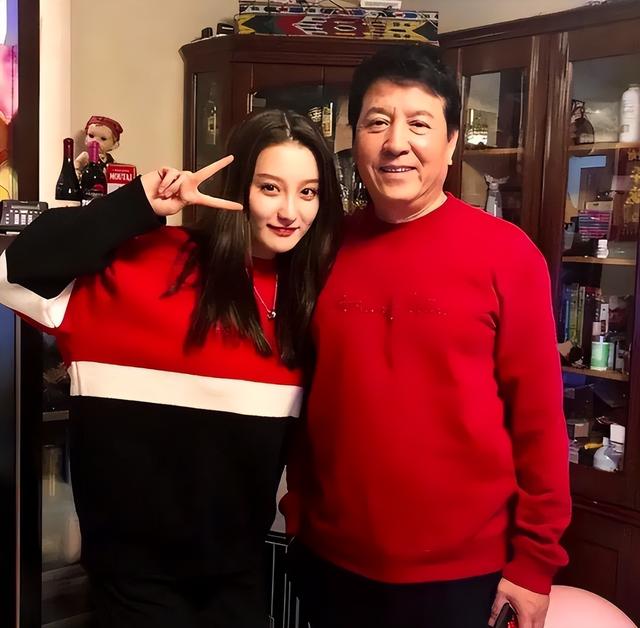 六小龄童32岁女儿至今未嫁?看到本人以后,网友:一般人谁敢娶啊