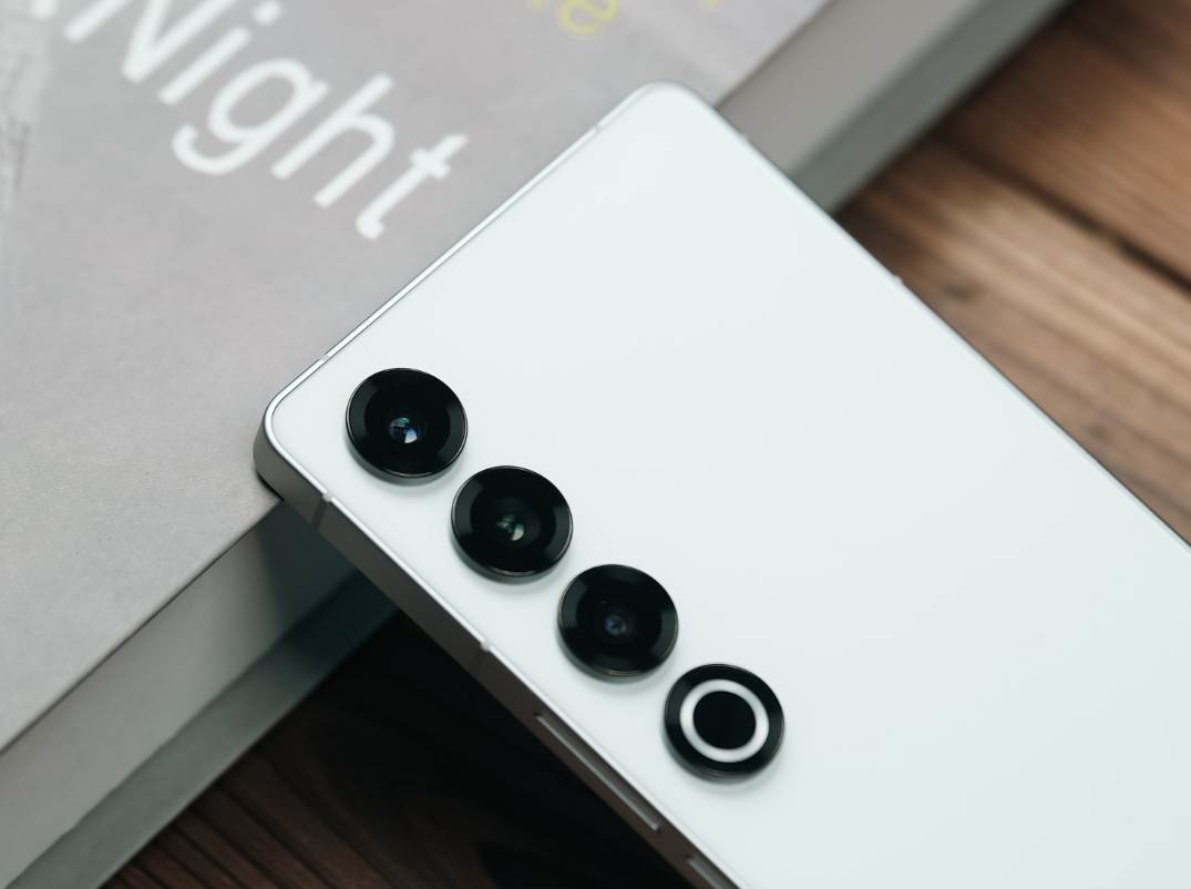 从4999元跌至3199元,骁龙8Gen3+2K屏,从高端机跌至中端机市场