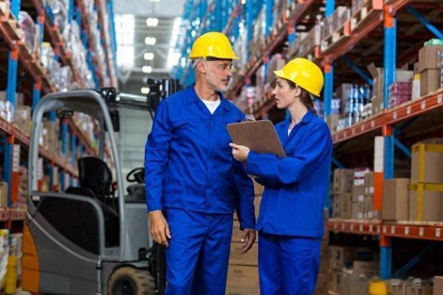 公司新人让我带，传授工作经验，应该有所保留，还是倾力相助？