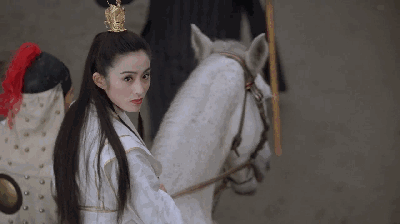 古装剧审美降级!赵丽颖遭群嘲,啥时候能再见“平平无奇”王祖贤