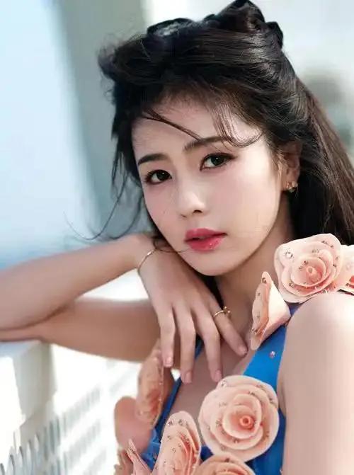 从默默无闻到百指登顶，白鹿用实力书写逆袭传奇