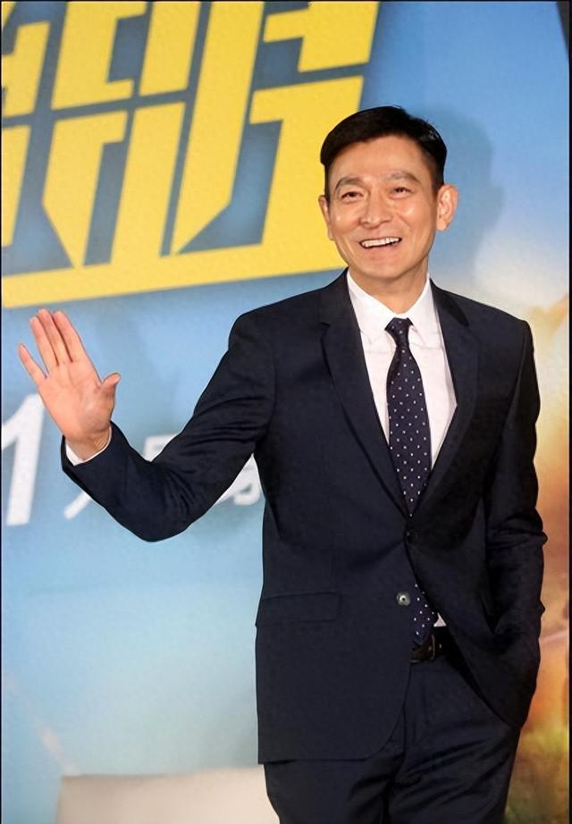 20年后，刘德华悲哀地发现，自己竟成了港娱的“断水流大师兄”