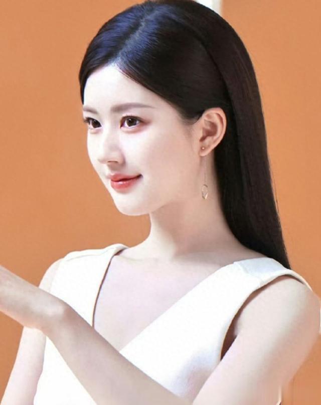 赵露思直发深v,被赞“撞脸刘亦菲”!网友喊话:接班刘亦菲吧!