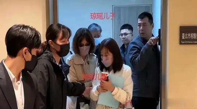 琼瑶写给秘书的亲笔信公开：你是我的女儿，谢谢你20多年的陪伴