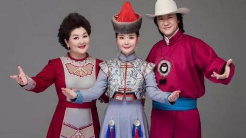 18年后再看“吉祥三宝”，父亲已逝，女儿远嫁，母亲孤身却仍坚强