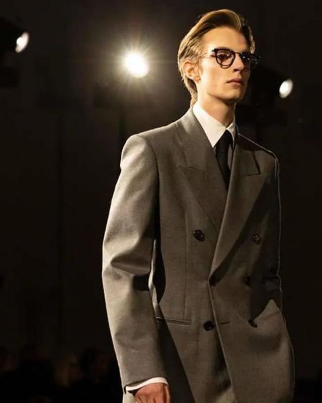 187cmYSL贵公子一夜爆火！网友：老公太多，都不知道先爱哪个