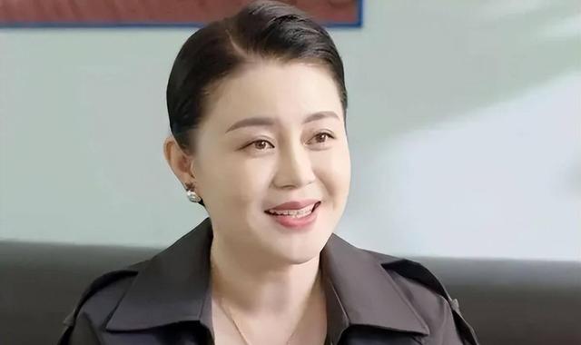 关婷娜：和赵本山绯闻不断，41岁仍单身，郭德纲：有心胸