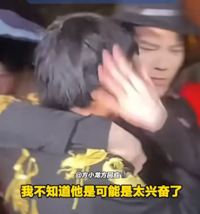 李小龙模仿者被向佐扇巴掌！网友：他狠起来连自己都扇，何况你？