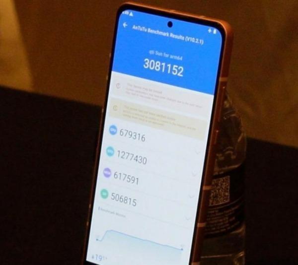 发哥华为苹果全被秒！骁龙8至尊芯片发布：小米15首发却很尴尬？