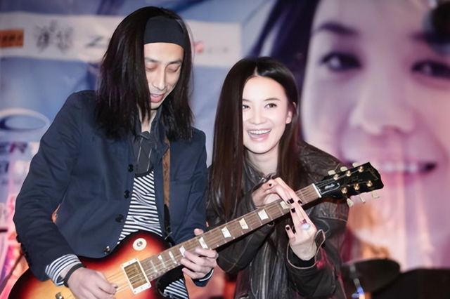 事实证明,43岁“无人敢娶”的宋佳,已经走上了另一条大道!