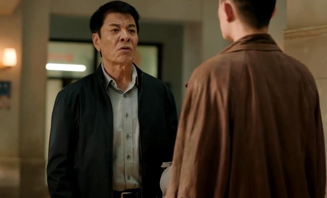 张艺谋《雪迷宫》收视炸了:躲过黄景瑜,我却被41岁男二号惊艳了