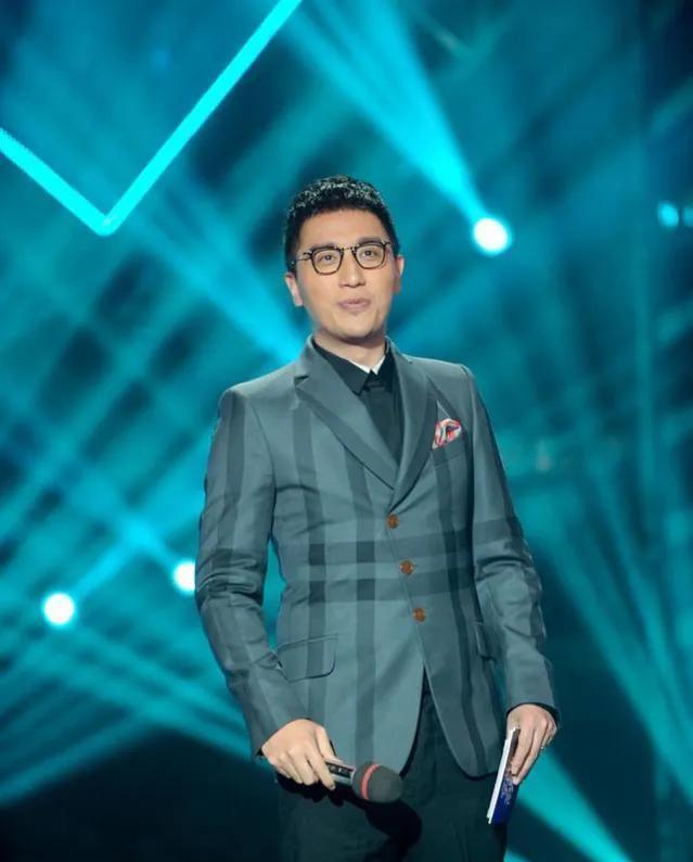 华少采访潘展乐被“轻松拿捏”,才发现当年张家辉说得一点没错