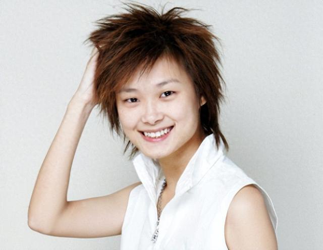 快女黄英自曝在北京买不起房,面试浪姐失败后,宣告结束15年北漂