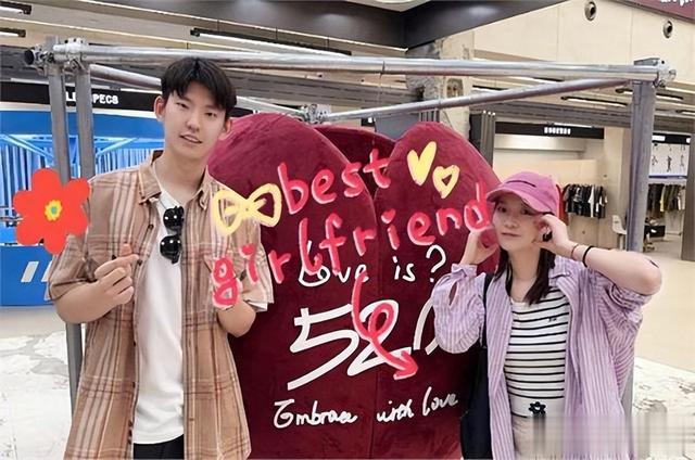 黄雅琼晒阿那亚情侣大片浓情蜜意好般配刘雨辰妈妈罕见出镜