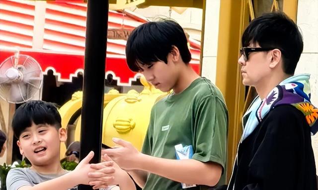 15岁Kimi正面首曝光,嘴唇很厚疑腺样体肥大,只有眼睛像爸爸林志颖!