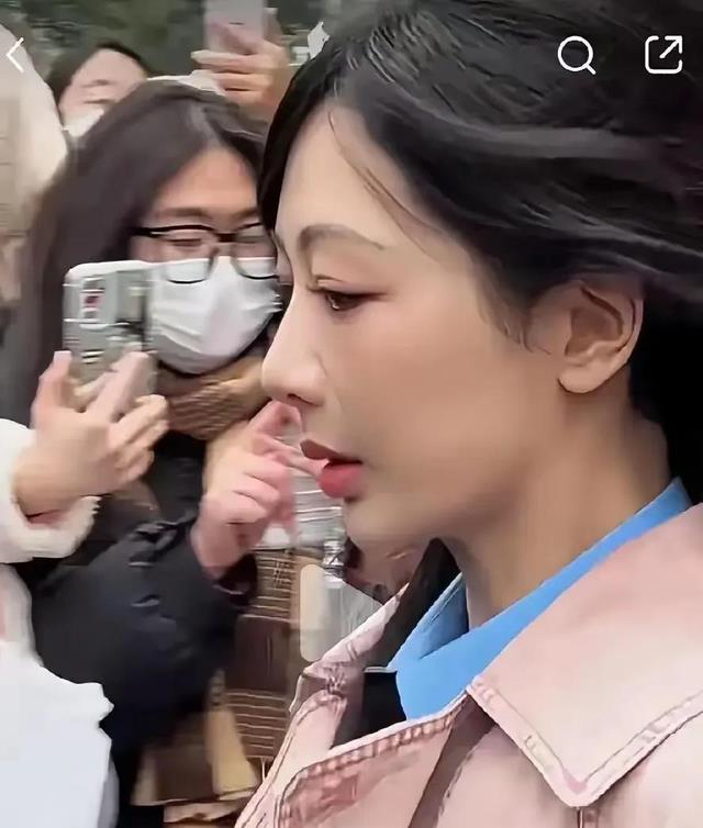 翻车了？杨紫录制综艺路透颜值大变遭吐槽，乍一看还以为是蔡明！