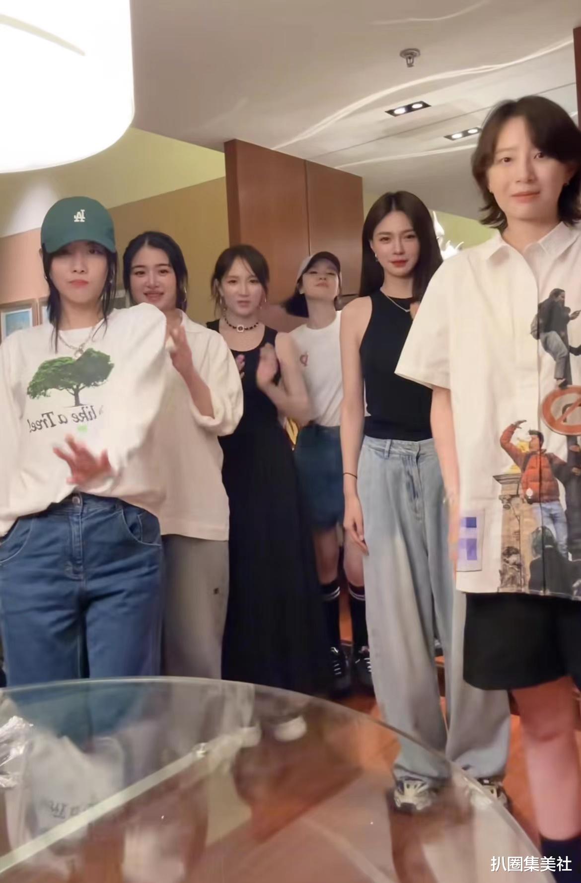 大碗姐妹再聚首,沈梦辰吸睛,张含韵胖了,郁可唯镜头被挡住