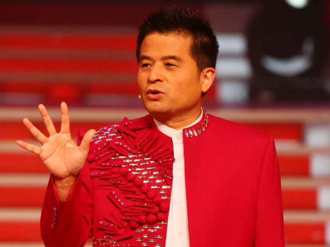 65岁毕福剑传出消息：一路好好的，离开央视九年，如今已衣食无忧