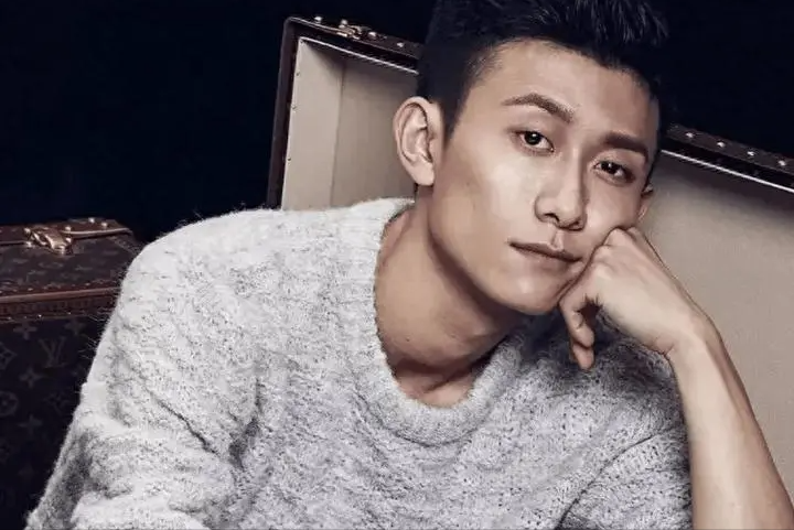 关晓彤张一山官宣婚礼了,好久没出现的张一山,到底犯什么事了