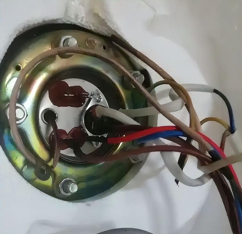 建议:这4种电器,超过使用寿命后,没坏也要换新的,别舍不得钱