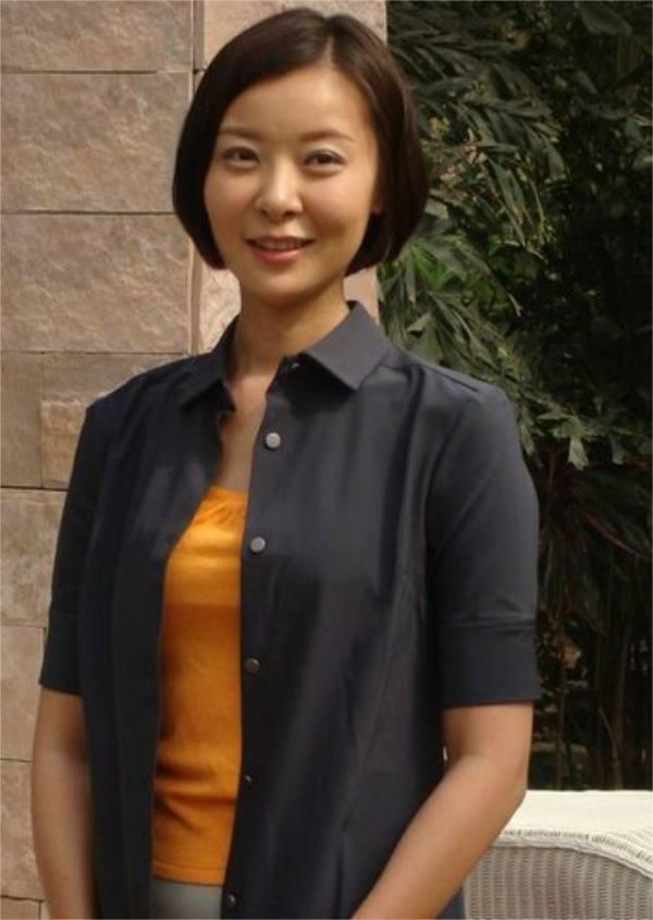 表面是明星，实际背景“通天”的4位女星，个个根正苗红无人敢惹