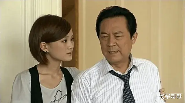 原来他早已离世！照顾患癌妻子43年，自己却不幸猝死片场