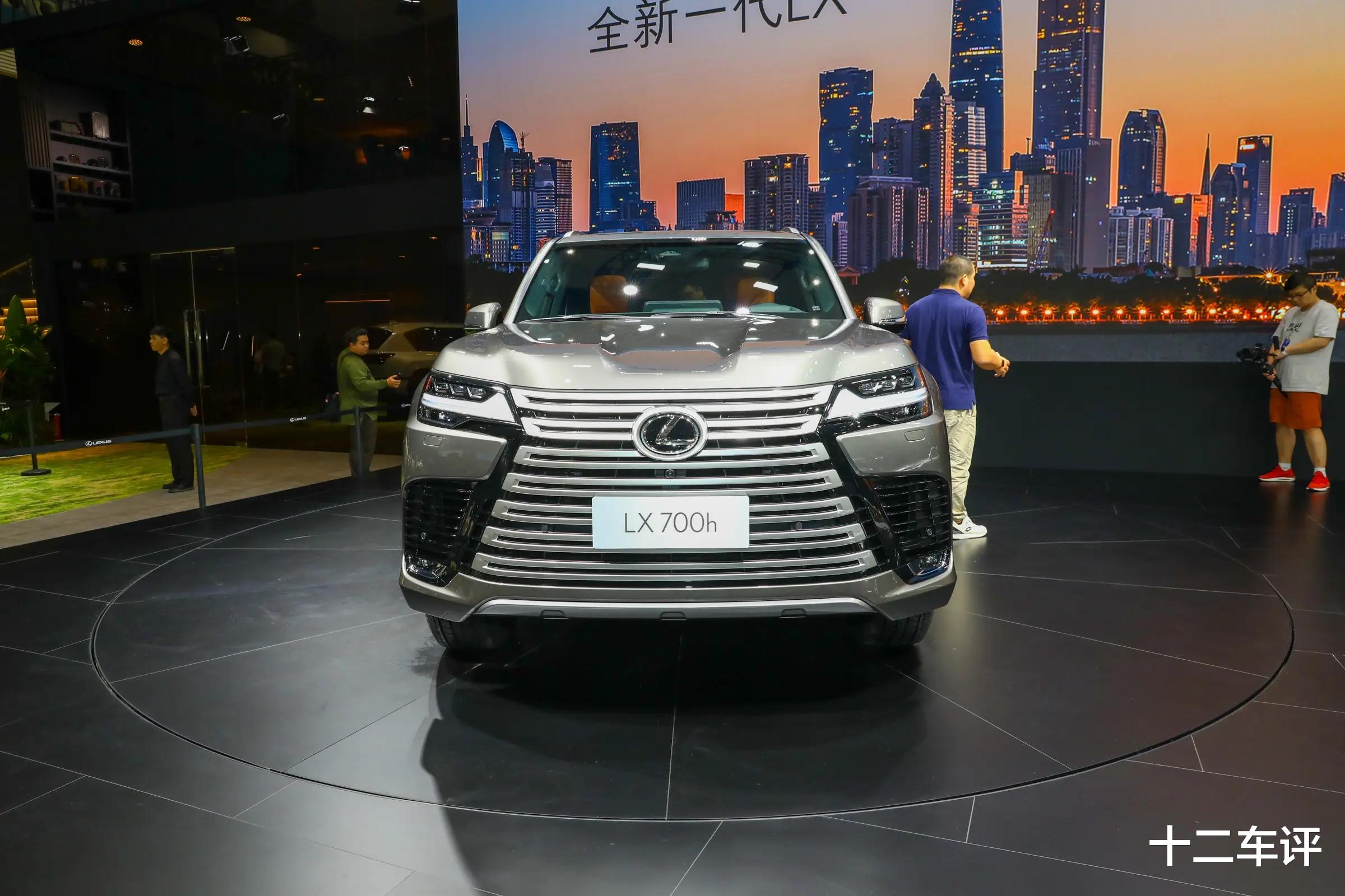 这才是真正的“硬汉车”，3.5T+V6混动，马力400匹，比普拉多霸气