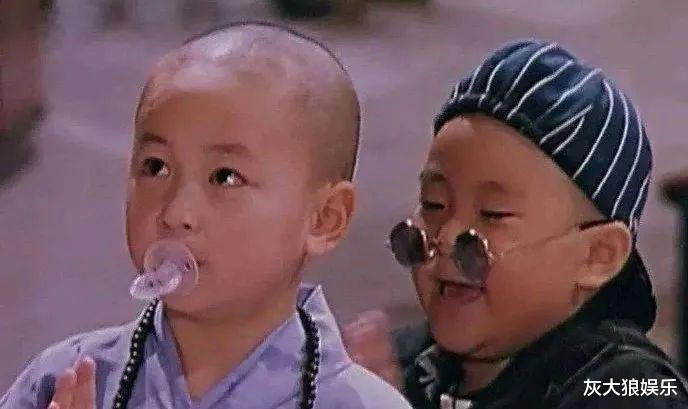 郝邵文捧老婆孕肚狂亲，曾为了继女不想要小孩，如今带货风生水起