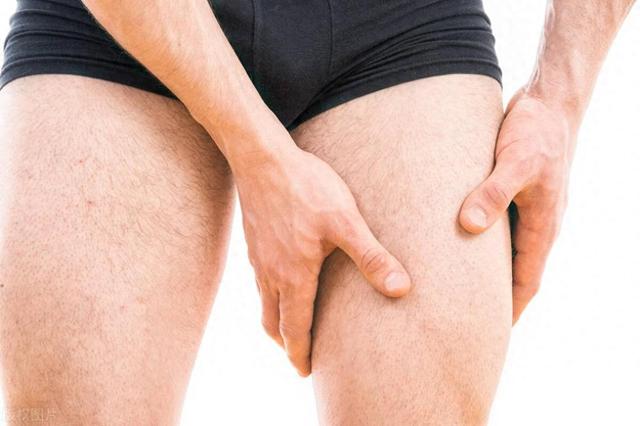 男人不练腿，迟早要后悔？医生：大腿肌肉4个动作在家就能练