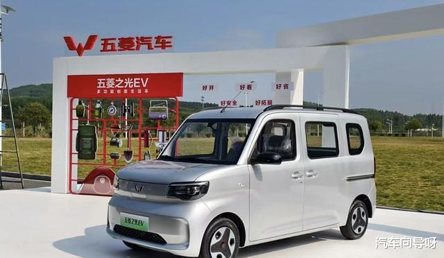 五菱“KCAR”实车曝光，纯电动力+侧滑门，尺寸虽小空间却很宽敞