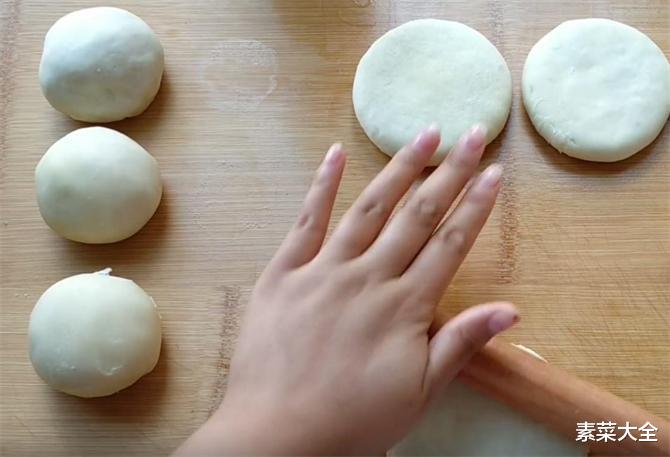 糯米酥这么做,看着就想吃,咬一口直掉渣,外酥里糯太香了