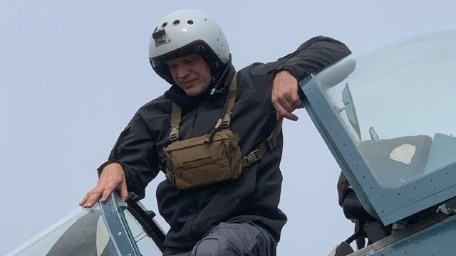 又美又飒！女飞行员徐枫灿生活照曝光，原来她还有这么温婉的一面